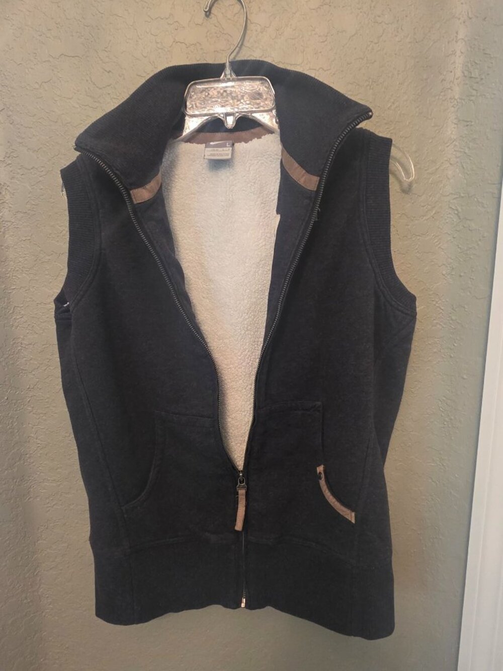 Nike Ladies Gray Full Zip Fleece Lined Vest size Large